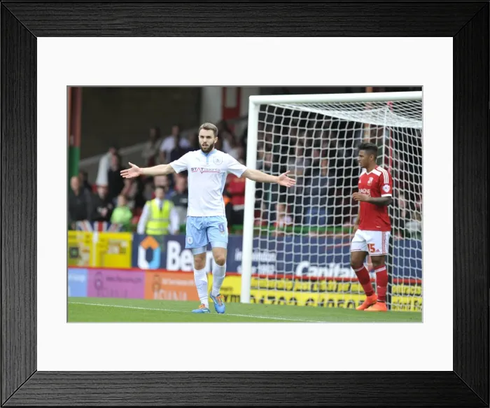 Framed Print : Sky Bet League One - Swindon Town v Coventry City - County Ground Framed Print : Sky Bet League One - Swindon Town v Coventry City - County Ground