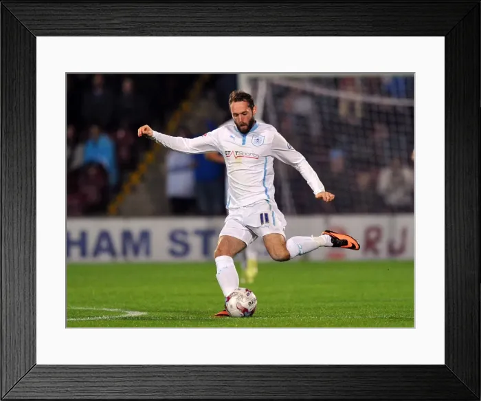 Framed Print : Jim O'Brien Scores the Winner: Coventry City at Glanford Park vs Scunthorpe United (Sky Bet League One)