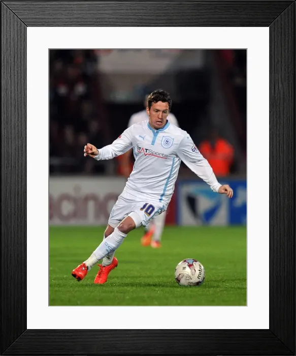 Framed Print : Danny Swanson in Action: Coventry City vs Scunthorpe United, Sky Bet League One, Glanford Park Framed Print : Danny Swanson in Action: Coventry City vs Scunthorpe United, Sky Bet League One, Glanford Park