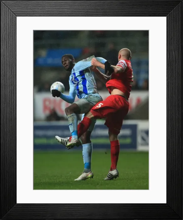 Framed Print : Battle for the Ball: Coventry City vs Leyton Orient - Sky Bet League One