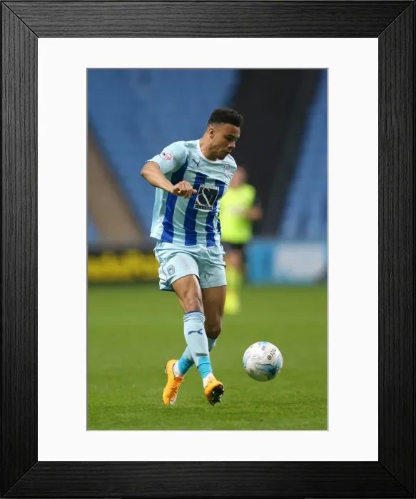 Framed Print : Jordan Willis in Action: Coventry City vs Oldham Athletic, Sky Bet League One, Ricoh Arena Framed Print : Jordan Willis in Action: Coventry City vs Oldham Athletic, Sky Bet League One, Ricoh Arena