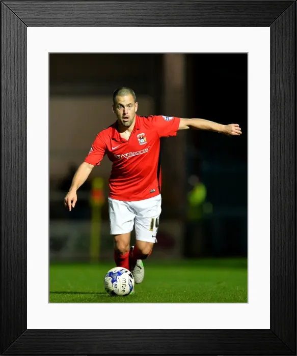 Framed Print : Coventry Citys Joe Cole in action against Rochdale Framed Print : Coventry Citys Joe Cole in action against Rochdale