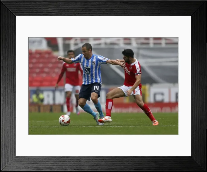 Framed Print : Sky Bet League One - Swindon Town v Coventry City - County Ground Framed Print : Sky Bet League One - Swindon Town v Coventry City - County Ground