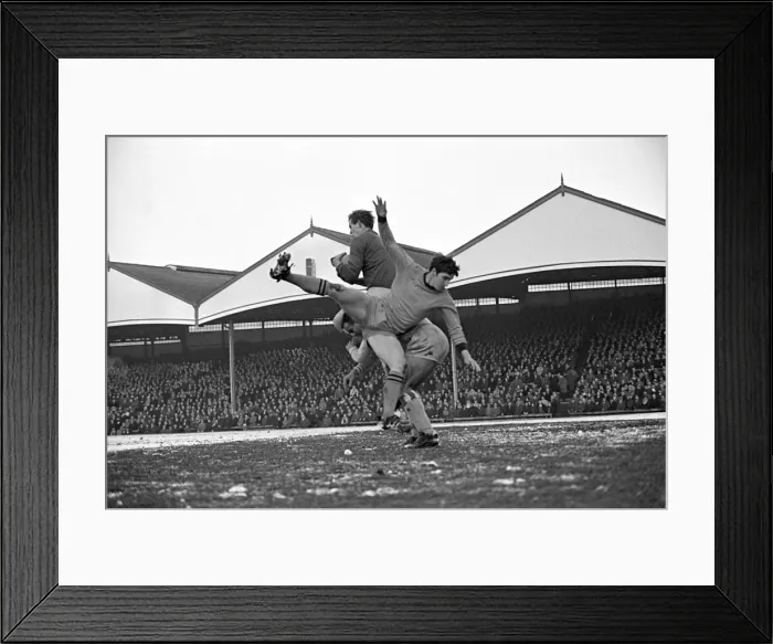 Framed Print : Football League Division Two - Wolverhampton Wanderers v Coventry City - Molyneux Framed Print : Football League Division Two - Wolverhampton Wanderers v Coventry City - Molyneux