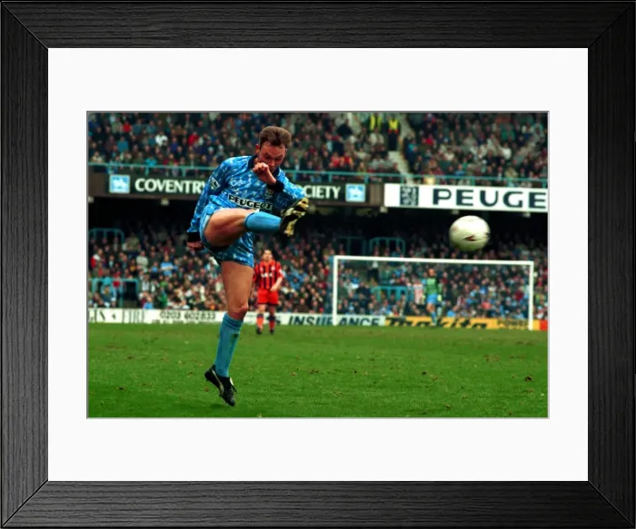 Framed Print : Sean Flynn in Action for Coventry City (1990s) Framed Print : Sean Flynn in Action for Coventry City (1990s)