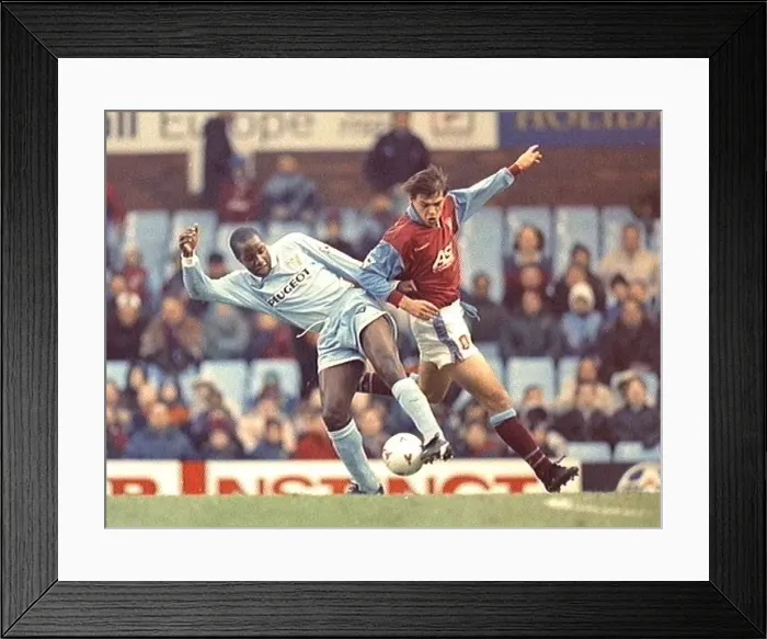 : Coventry's Paul Williams Stands Firm Against Aston Villa's Savo Milosevic (Aston Villa vs Coventry City) : Coventry's Paul Williams Stands Firm Against Aston Villa's Savo Milosevic (Aston Villa vs Coventry City)