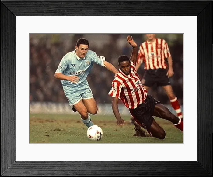 : Coventry City vs Southampton: Paul Telfer Scores Past Ken Monkou : Coventry City vs Southampton: Paul Telfer Scores Past Ken Monkou