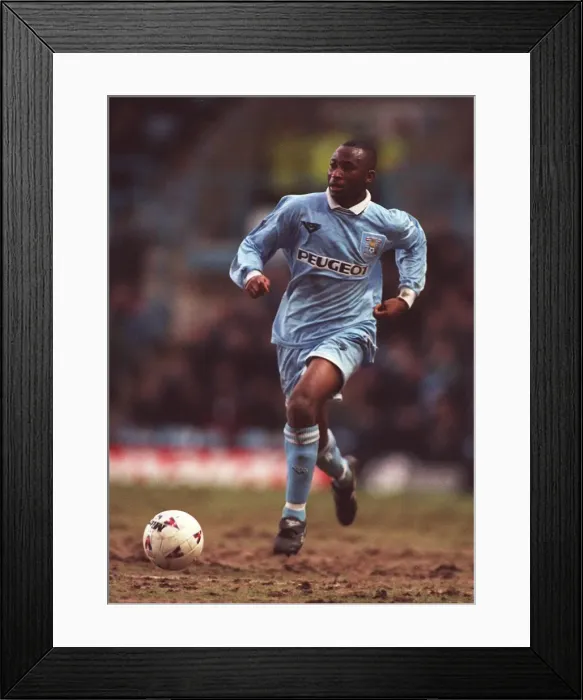 Framed Print : Peter Ndlovu in Action: Coventry City vs. West Ham United Framed Print : Peter Ndlovu in Action: Coventry City vs. West Ham United