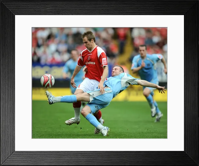 Framed Print : Coca-Cola Football Championship - Charlton Athletic v Coventry City - The Valley Framed Print : Coca-Cola Football Championship - Charlton Athletic v Coventry City - The Valley