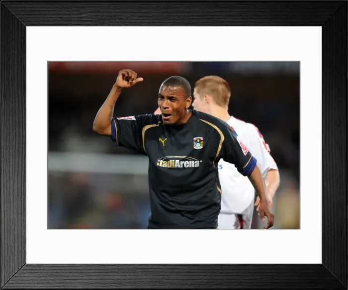 Framed Print : Clinton Morrison Leads Coventry City in Championship Battle at Selhurst Park (07-04-2009) Framed Print : Clinton Morrison Leads Coventry City in Championship Battle at Selhurst Park (07-04-2009)