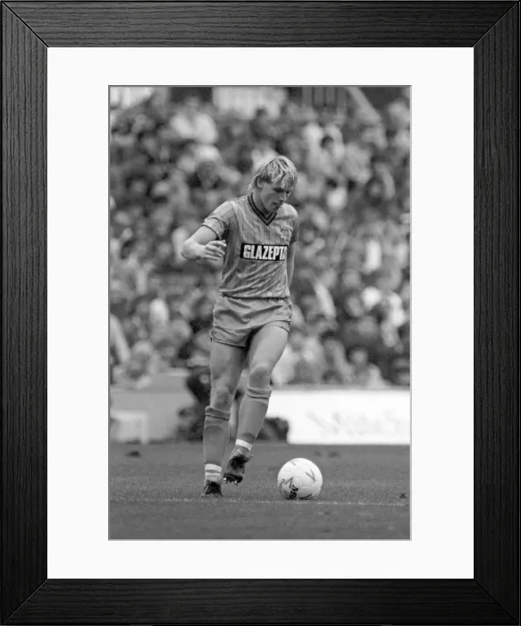 Framed Print : Canon League Division One - Coventry City v Manchester United - Highfield Road Framed Print : Canon League Division One - Coventry City v Manchester United - Highfield Road
