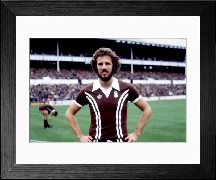 Framed Print : Mick Ferguson Leads Coventry City Against Tottenham Hotspur in League Division One