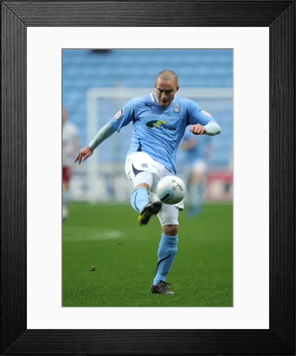 Framed Print : James McPake of Coventry City in Action Against Burnley at the Ricoh Arena (Npower Championship, 20-11-2010) Framed Print : James McPake of Coventry City in Action Against Burnley at the Ricoh Arena (Npower Championship, 20-11-2010)