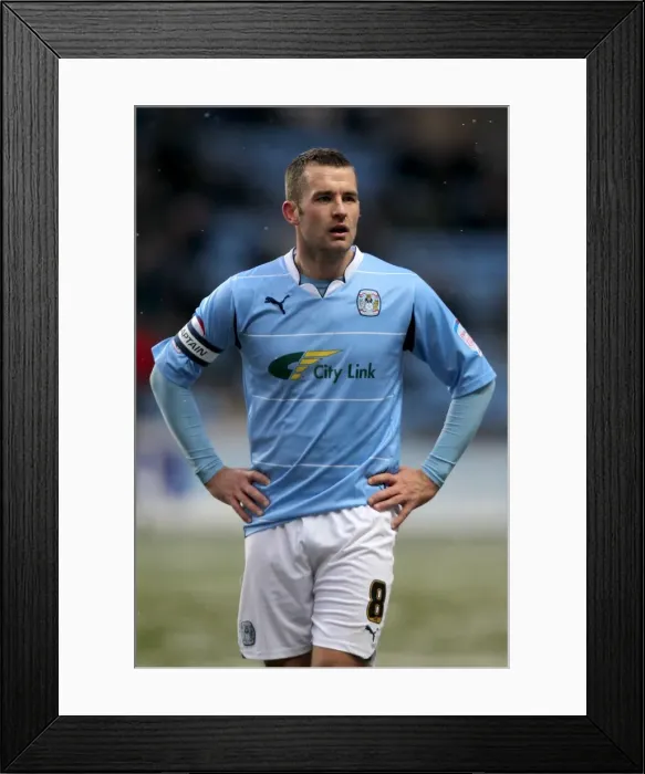 Framed Print : Michael Doyle vs Norwich City: Coventry City's Midfield Battle at Ricoh Arena (Npower Championship, 18-12-2010)