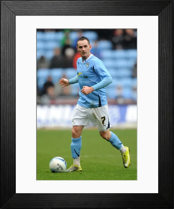 Framed Print : Showdown at Ricoh Arena: Coventry City vs Queens Park Rangers, Npower Championship (28-12-2010)