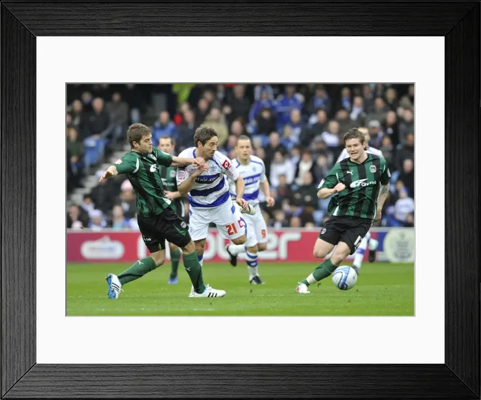 Framed Print : Coventry City vs. Queens Park Rangers: Intense Battle for the Ball - Npower Championship (23-01-2011) Framed Print : Coventry City vs. Queens Park Rangers: Intense Battle for the Ball - Npower Championship (23-01-2011)