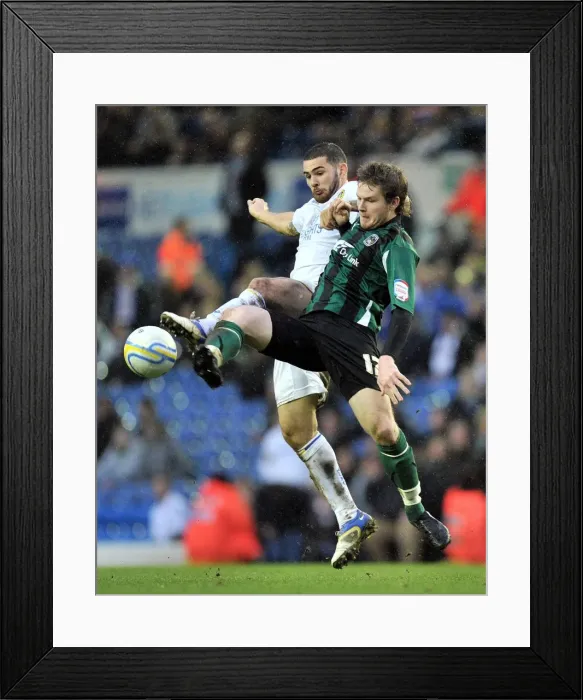 Framed Print : Leeds United vs. Coventry City: Clash Between Bradley Johnson and Aron Gunnarsson in Npower Championship