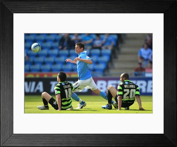 Framed Print : Coventry City vs Scunthorpe United: Intense Moment at the Ricoh Arena - Lukas Jutkiewicz vs Michael Collins and Marcus Williams (Npower Football League Championship, 22-04-2011) Framed Print : Coventry City vs Scunthorpe United: Intense Moment at the Ricoh Arena - Lukas Jutkiewicz vs Michael Collins and Marcus Williams (Npower Football League Championship, 22-04-2011)