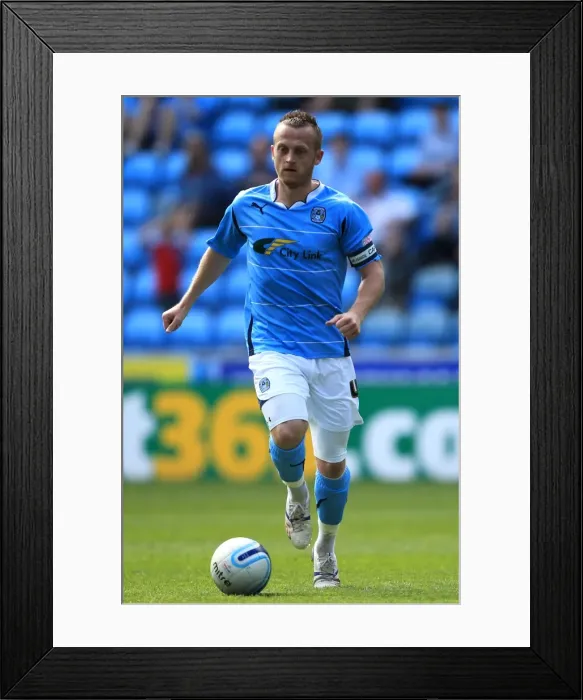 Framed Print : Sammy Clingan of Coventry City in Action against Scunthorpe United in the Npower Championship at Ricoh Arena (22-04-2011) Framed Print : Sammy Clingan of Coventry City in Action against Scunthorpe United in the Npower Championship at Ricoh Arena (22-04-2011)