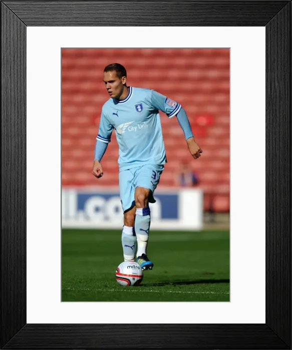 Framed Print : Chris Hussey of Coventry City in Action against Barnsley at Oakwell Stadium, Npower Football League Championship (1st October 2011) Framed Print : Chris Hussey of Coventry City in Action against Barnsley at Oakwell Stadium, Npower Football League Championship (1st October 2011)
