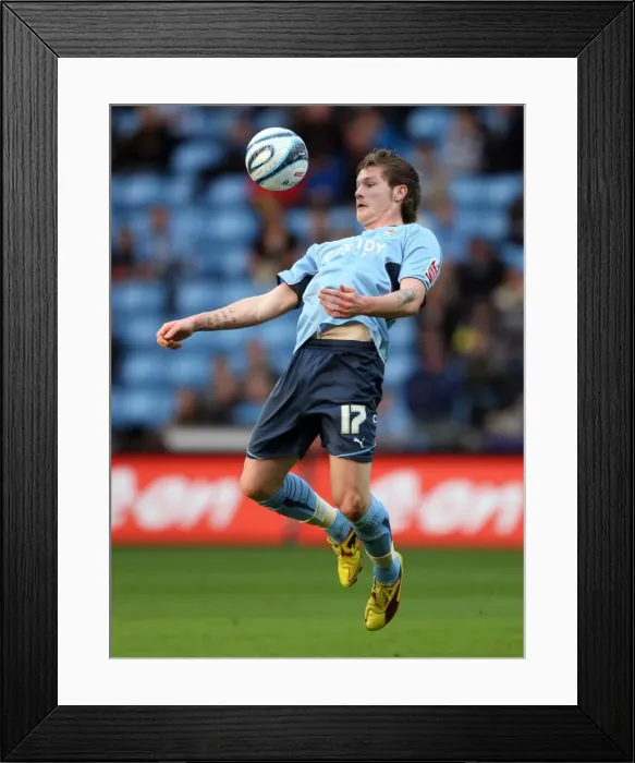 Framed Print : Aron Gunnarsson in Action for Coventry City against Reading at Ricoh Arena (Championship 2009)