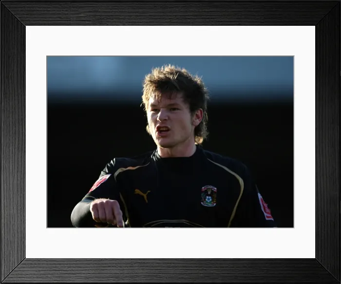Framed Print : Aron Gunnarsson of Coventry City in Action against Scunthorpe United in the Coca-Cola Football League Championship at Glanford Park (06-12-2009) Framed Print : Aron Gunnarsson of Coventry City in Action against Scunthorpe United in the Coca-Cola Football League Championship at Glanford Park (06-12-2009)