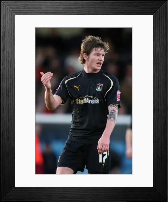 Framed Print : Aron Gunnarsson in Action: Coventry City vs. Scunthorpe United (Championship, 06-12-2009) Framed Print : Aron Gunnarsson in Action: Coventry City vs. Scunthorpe United (Championship, 06-12-2009)