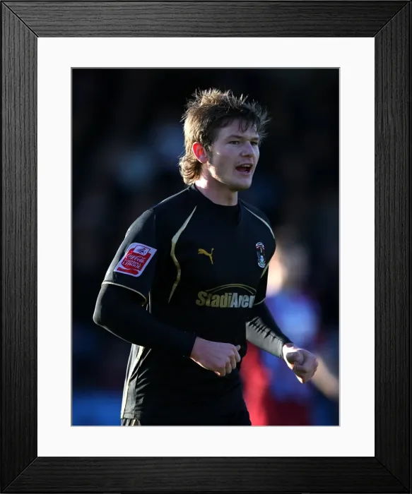 Framed Print : Coventry City's Aron Gunnarsson in Action: Championship Clash Against Scunthorpe United (06-12-2009) Framed Print : Coventry City's Aron Gunnarsson in Action: Championship Clash Against Scunthorpe United (06-12-2009)
