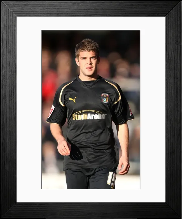 Framed Print : Martin Cranie in Championship Action: Coventry City vs Scunthorpe United (December 6, 2009) Framed Print : Martin Cranie in Championship Action: Coventry City vs Scunthorpe United (December 6, 2009)
