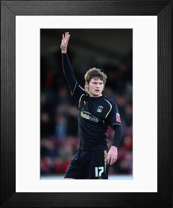 Framed Print : Gunnarsson in Action: Coventry City vs Scunthorpe United, Championship 2009 Framed Print : Gunnarsson in Action: Coventry City vs Scunthorpe United, Championship 2009