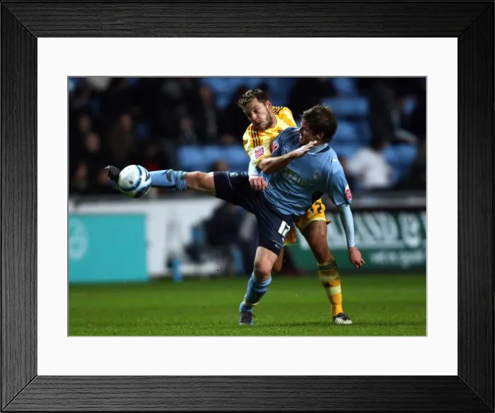 Framed Print : A Championship Battle: Aron Gunnarsson vs Alan Smith - Coventry City vs Newcastle United (09-12-2009)
