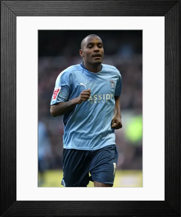 Framed Print : Clinton Morrison Leads Coventry City Against Nottingham Forest in Championship Clash at City Ground (28-12-2009)