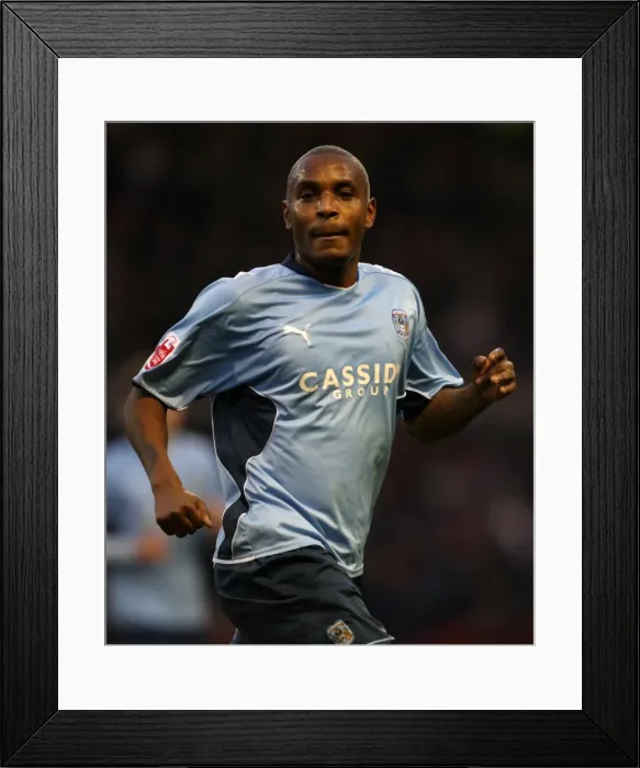 Framed Print : Clinton Morrison Leads Coventry City in Championship Clash against Nottingham Forest at City Ground (28-12-2009) Framed Print : Clinton Morrison Leads Coventry City in Championship Clash against Nottingham Forest at City Ground (28-12-2009)
