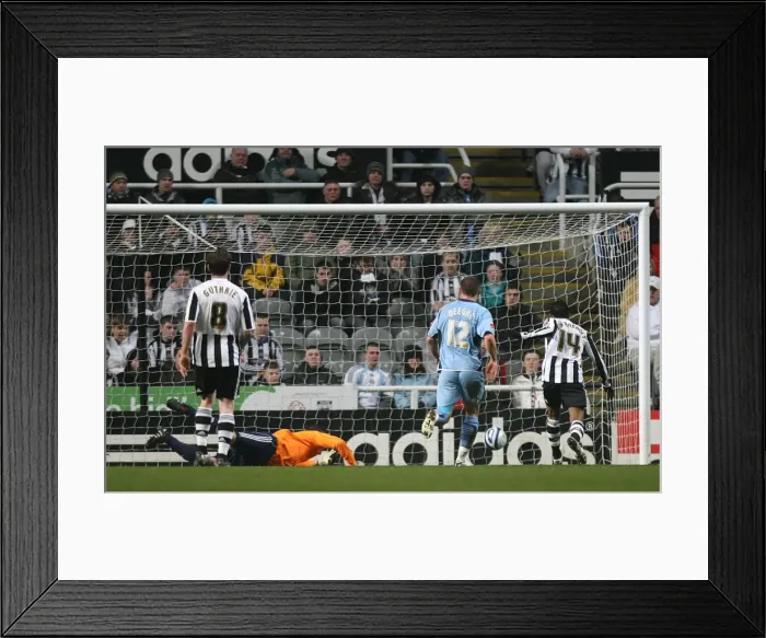 Framed Print : Coca-Cola Football League Championship - Newcastle United v Coventry City - St James Park Framed Print : Coca-Cola Football League Championship - Newcastle United v Coventry City - St James Park