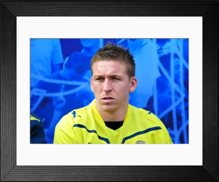 Framed Print : Freddy Eastwood's Determined Performance: Coventry City vs. Leicester City in the Coca-Cola Football League Championship at The Walkers Stadium (21-03-2010) Framed Print : Freddy Eastwood's Determined Performance: Coventry City vs. Leicester City in the Coca-Cola Football League Championship at The Walkers Stadium (21-03-2010)