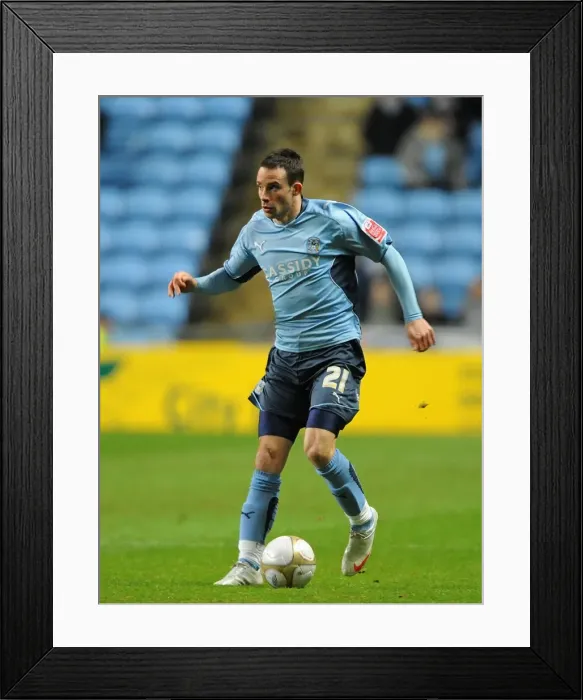 Framed Print : Michael McIndoe in FA Cup Action: Coventry City vs Portsmouth, Ricoh Arena (January 12, 2010) Framed Print : Michael McIndoe in FA Cup Action: Coventry City vs Portsmouth, Ricoh Arena (January 12, 2010)