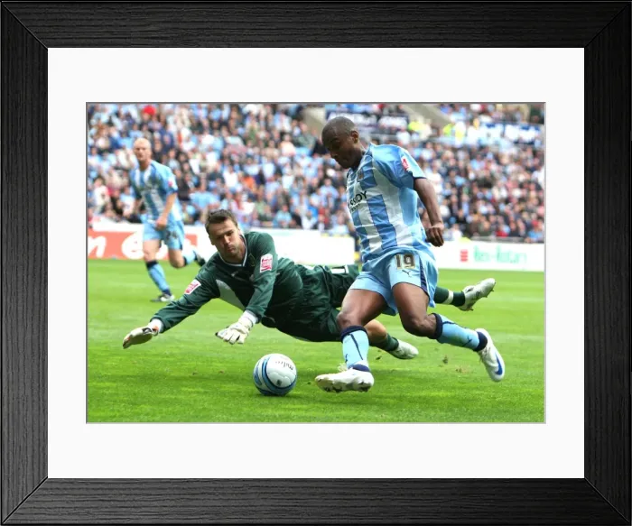 Framed Print : Clinton Morrison's Thrilling Goal Attempt vs. Norwich City in Coventry City's Coca-Cola Football Championship Match (09-08-2008) Framed Print : Clinton Morrison's Thrilling Goal Attempt vs. Norwich City in Coventry City's Coca-Cola Football Championship Match (09-08-2008)