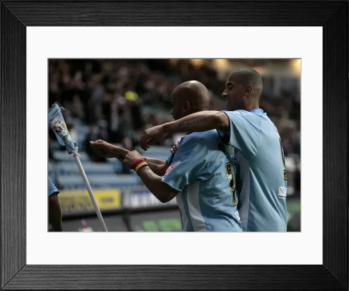 Framed Print : Leon McKenzie's Double: Coventry City's Glory Moment Against Southampton (04-10-2008) Framed Print : Leon McKenzie's Double: Coventry City's Glory Moment Against Southampton (04-10-2008)