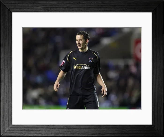 Framed Print : Coventry City vs. Reading, Championship Clash at Madejski Stadium: Guillaume Beuzelin in Action (December 2008) Framed Print : Coventry City vs. Reading, Championship Clash at Madejski Stadium: Guillaume Beuzelin in Action (December 2008)