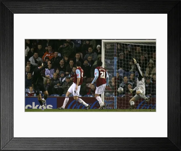 Framed Print : Coca-Cola Football Championship - Burnley v Coventry City - Turf Moor Framed Print : Coca-Cola Football Championship - Burnley v Coventry City - Turf Moor