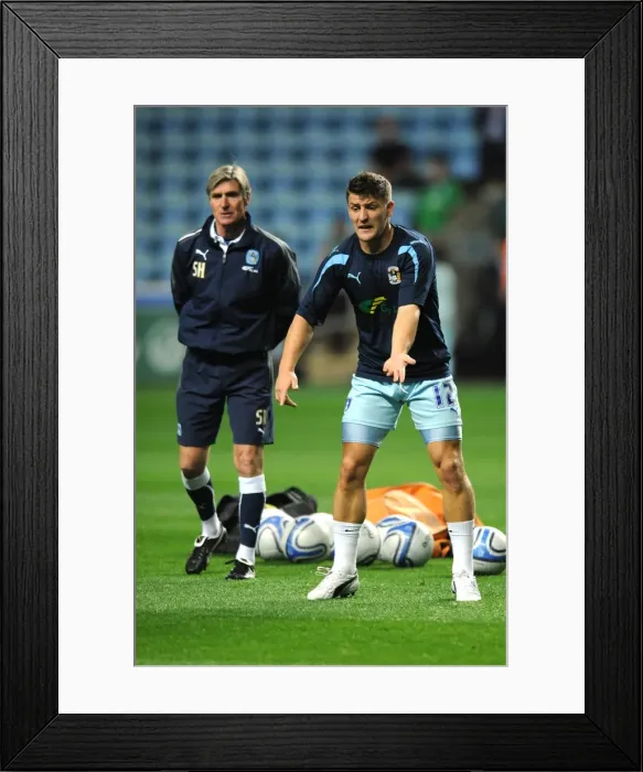 Framed Print : Gary Deegan of Coventry City in Pre-Match Warm-Up at Ricoh Arena vs Blackpool (Npower Football League Championship, 27-09-2011) Framed Print : Gary Deegan of Coventry City in Pre-Match Warm-Up at Ricoh Arena vs Blackpool (Npower Football League Championship, 27-09-2011)
