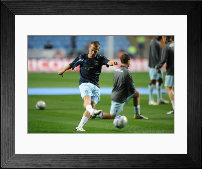 Framed Print : Sammy Clingan in Focus: Pre-Match Warm-Up at Ricoh Arena vs Blackpool (Npower Championship, 27-09-2011)
