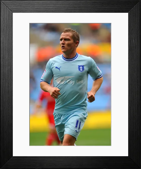 Framed Print : Gary McSheffrey of Coventry City vs Reading in Npower Championship at Ricoh Arena (24-09-2011) Framed Print : Gary McSheffrey of Coventry City vs Reading in Npower Championship at Ricoh Arena (24-09-2011)