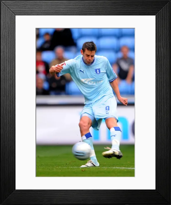 Framed Print : Lucas Jutkiewicz in Action: Coventry City vs. Reading, Npower Championship (24-09-2011, Ricoh Arena) Framed Print : Lucas Jutkiewicz in Action: Coventry City vs. Reading, Npower Championship (24-09-2011, Ricoh Arena)
