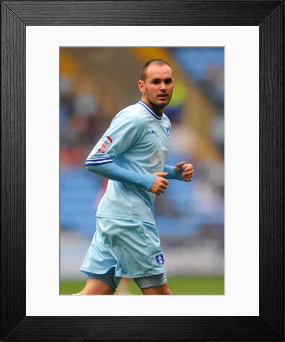 Framed Print : David Bell in Action: Coventry City vs Reading, Npower Championship (24-09-2011) - Ricoh Arena Framed Print : David Bell in Action: Coventry City vs Reading, Npower Championship (24-09-2011) - Ricoh Arena