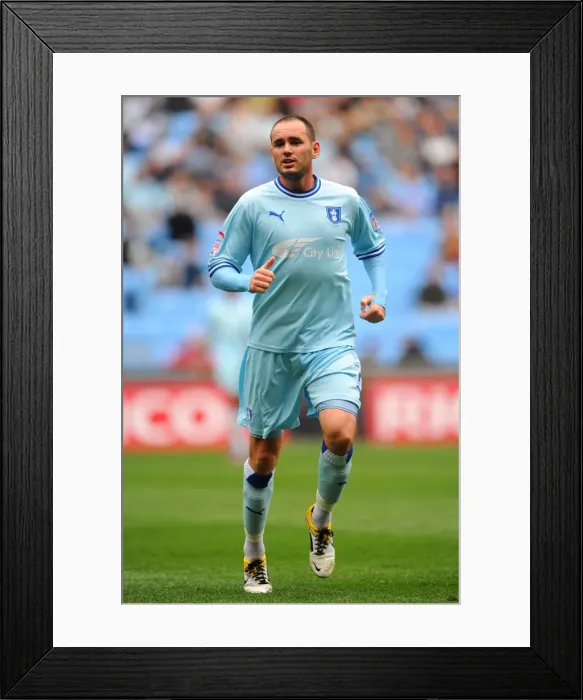 Framed Print : David Bell in Action for Coventry City vs Reading at Ricoh Arena (24-09-2011) Framed Print : David Bell in Action for Coventry City vs Reading at Ricoh Arena (24-09-2011)