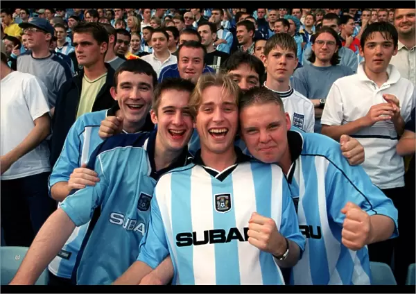 Coventry City vs. West Ham United: Passionate Fans in FA Carling Premiership Clash
