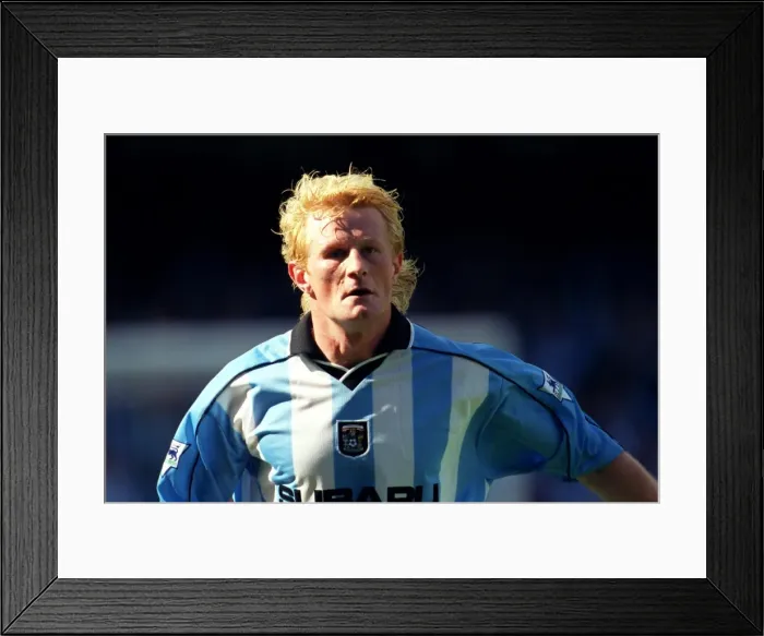 Framed Print : Colin Hendry Leads Coventry City Against Middlesbrough in FA Carling Premiership (19-08-2000) Framed Print : Colin Hendry Leads Coventry City Against Middlesbrough in FA Carling Premiership (19-08-2000)
