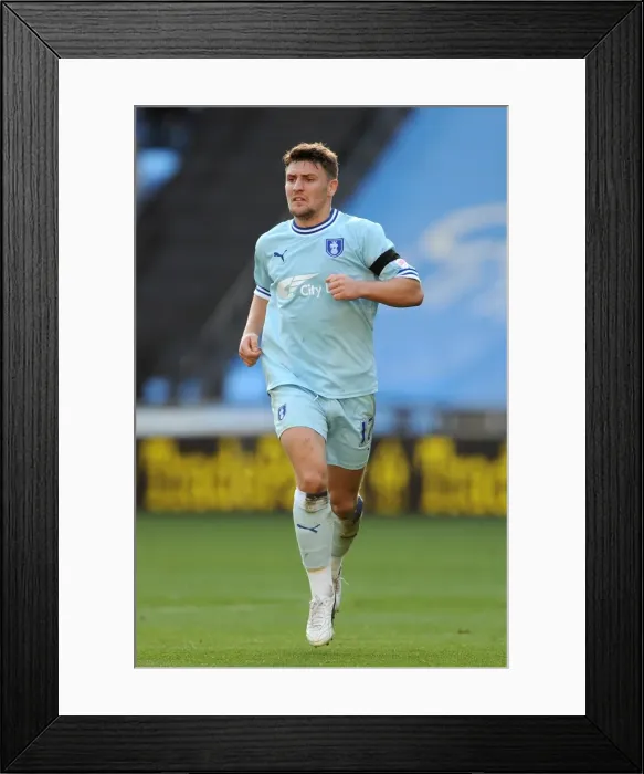 Framed Print : Gary Deegan vs Nottingham Forest: Npower Championship Showdown at Ricoh Arena (15-10-2011) Framed Print : Gary Deegan vs Nottingham Forest: Npower Championship Showdown at Ricoh Arena (15-10-2011)