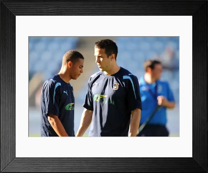 Framed Print : Richard Wood in Action: Coventry City vs Nottingham Forest, Npower Championship (15-10-2011) - Ricoh Arena Framed Print : Richard Wood in Action: Coventry City vs Nottingham Forest, Npower Championship (15-10-2011) - Ricoh Arena